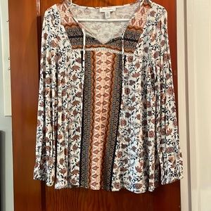 Cute flowy blouse, fall colors, never has been worn, size m, flowy